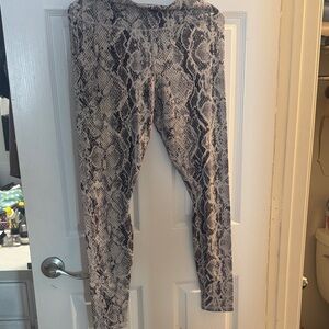 ALO Yoga Gray Snakeskin Leggings